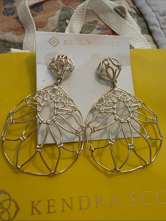 Kendra Scott Jewelry - Kendra Scott Gold Wire Filigree Fan Drop Earrings